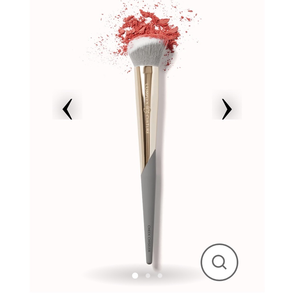 Complex Culture Cheek Chiseler Brush
